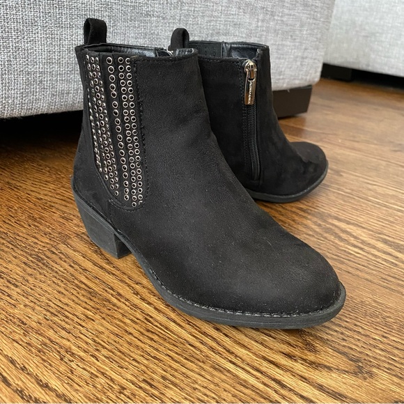 Black Ankle Boots with Studded Detail by Vince Camuto size girls 1 - Picture 1 of 8